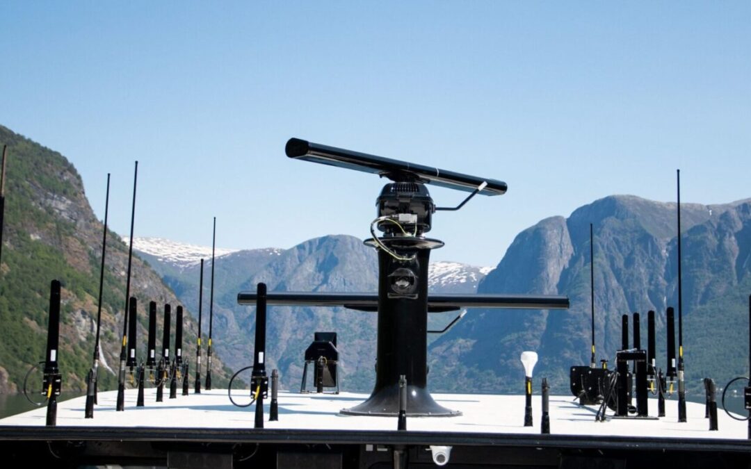 Omnidirectional marine and costal antenna